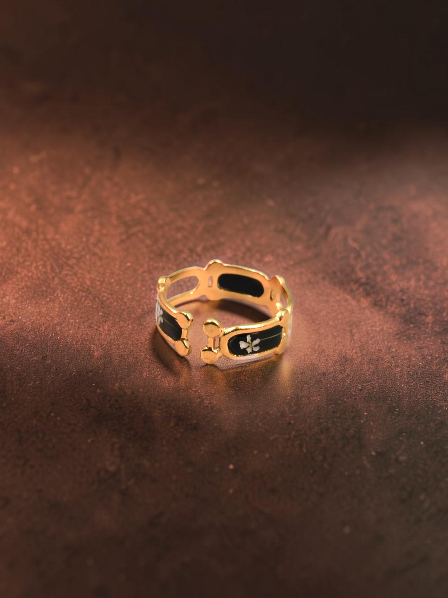 Cloche Ring