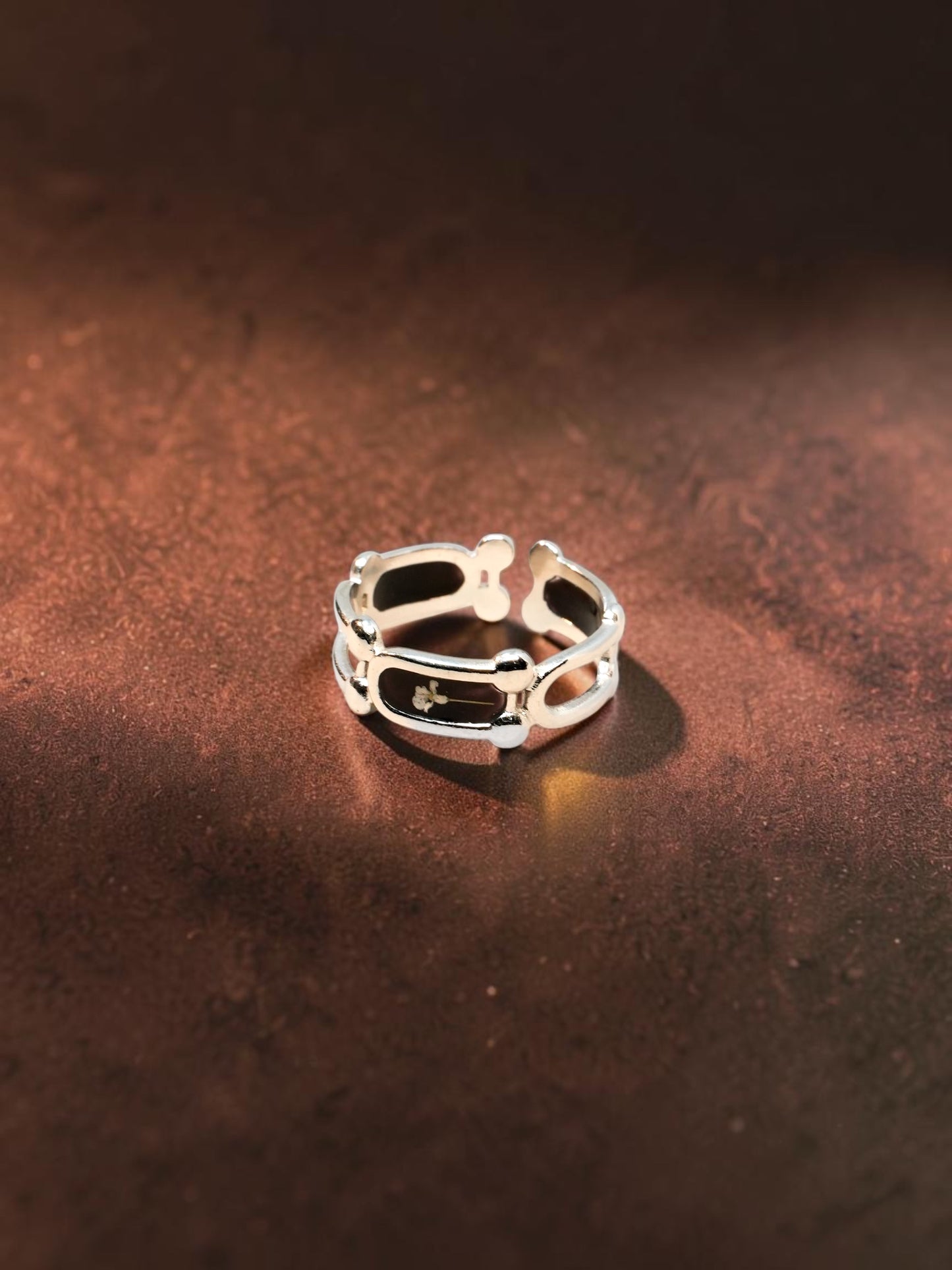 Cloche Ring